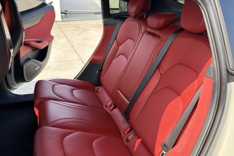 Used Xiaomi Auto SU7 2024 Rear-Drive Long-Range Intelligent Driving Version Interior 2