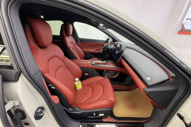 Used Xiaomi Auto SU7 2024 Rear-Drive Long-Range Intelligent Driving Version Interior 2