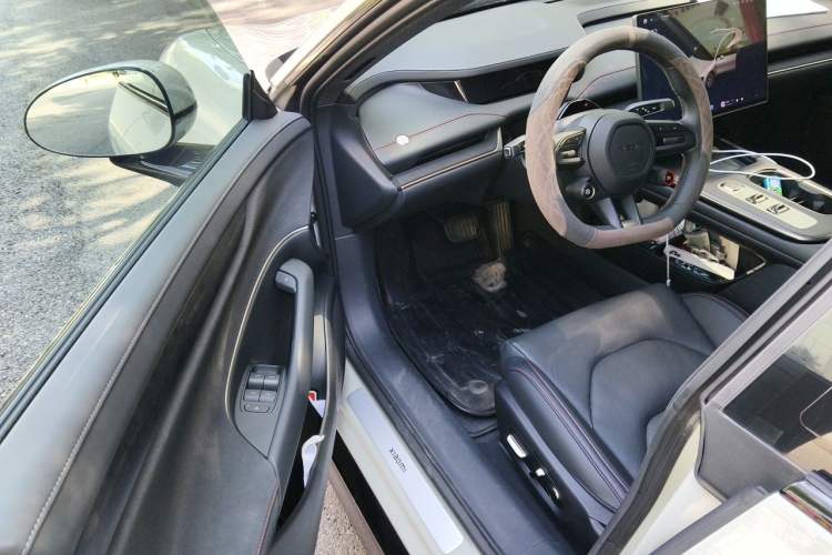 Used Xiaomi Auto SU7 2024 Rear-Drive Ultra-Long Range Advanced Pro-Level Intelligent Driving Version Interior 3