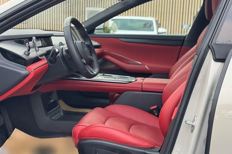 Used Xiaomi Auto SU7 2024 Rear-Drive Long-Range Intelligent Driving Version Interior 3
