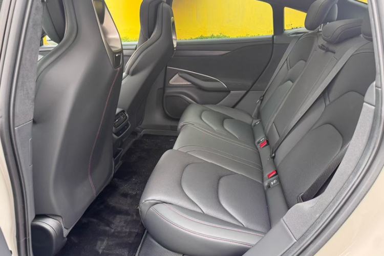 Used Xiaomi Auto SU7 2024 Four-Wheel Drive Ultra-Long Range Advanced Intelligent Driving Max Edition Interior 3