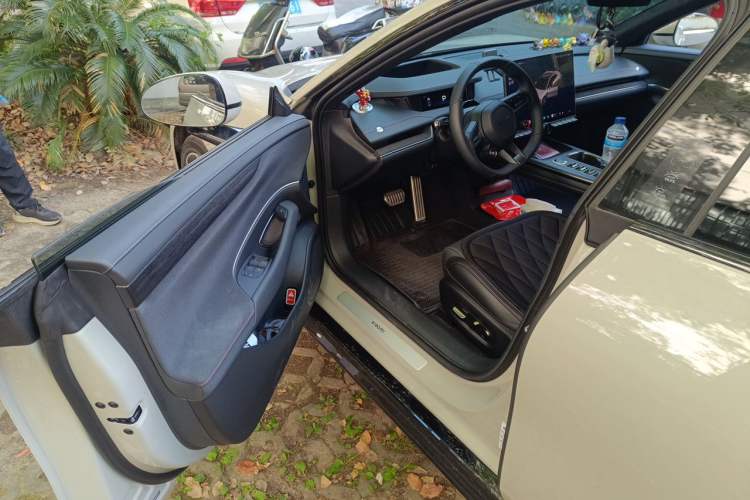 Used Xiaomi Auto SU7 2024 Four-Wheel Drive Ultra-Long Range Advanced Intelligent Driving Max Edition Interior 3