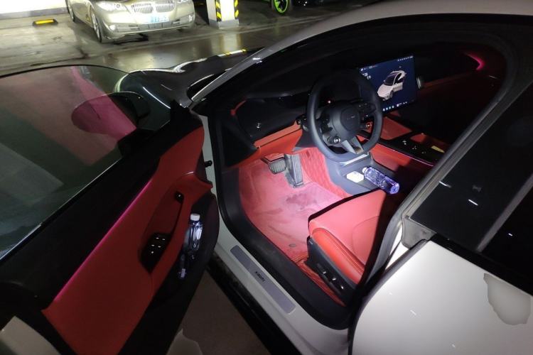 Used Xiaomi Auto SU7 2024 Rear-Drive Long-Range Intelligent Driving Version Interior 3