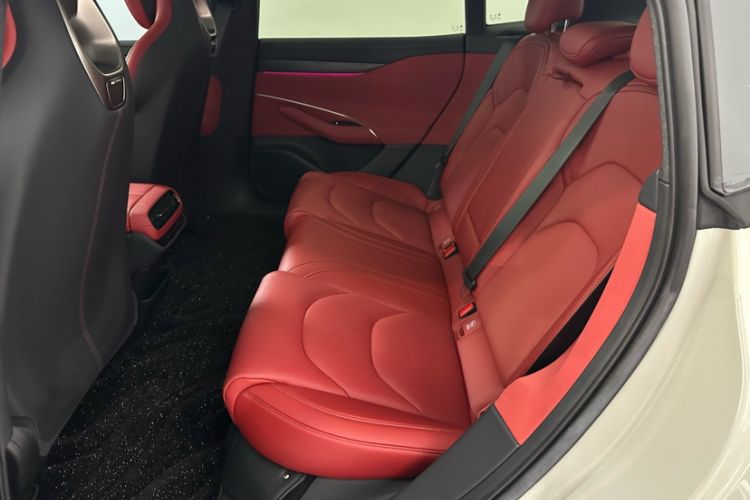 Used Xiaomi Auto SU7 2024 Rear-Drive Long-Range Intelligent Driving Version Interior 3