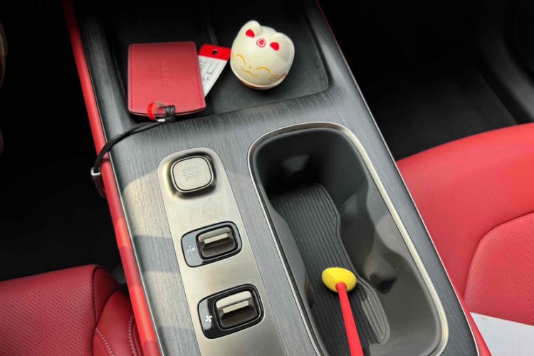 Used Xiaomi Auto SU7 2024 Rear-Drive Long-Range Intelligent Driving Version Interior 3
