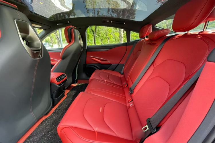 Used Xiaomi Auto SU7 2024 Rear-Drive Ultra-Long Range Advanced Pro-Level Intelligent Driving Version Interior 3