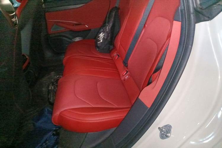 Used Xiaomi Auto SU7 2024 Rear-Drive Long-Range Intelligent Driving Version Interior 4