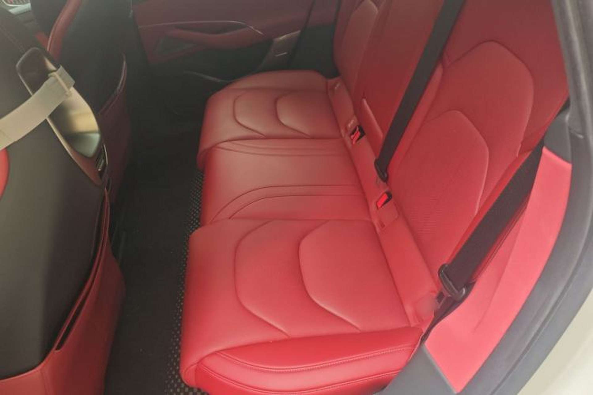 Used Xiaomi Auto SU7 2024 Four-Wheel Drive Ultra-Long Range Advanced Intelligent Driving Max Edition Interior 4