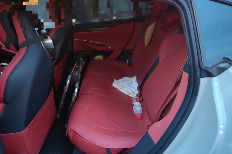 Used Xiaomi Auto SU7 2024 Rear-Drive Long-Range Intelligent Driving Version Interior 4