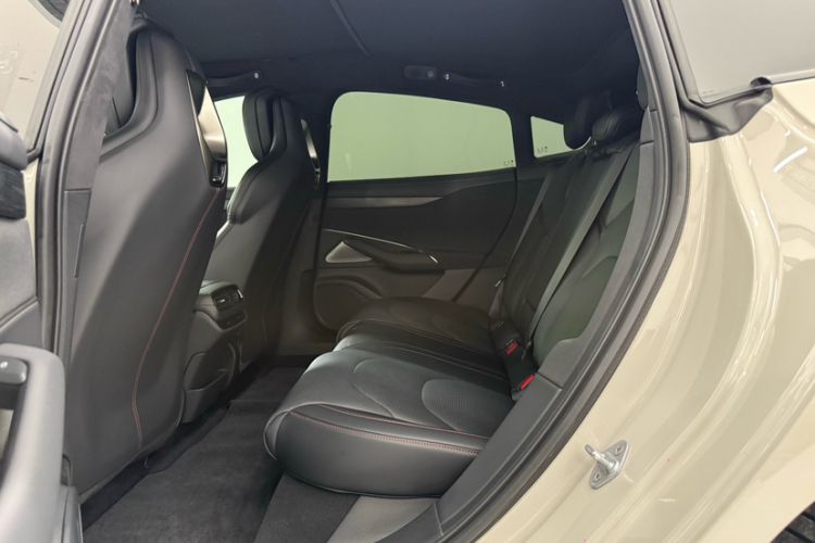 Used Xiaomi Auto SU7 2024 Four-Wheel Drive Ultra-Long Range Advanced Intelligent Driving Max Edition Interior 4