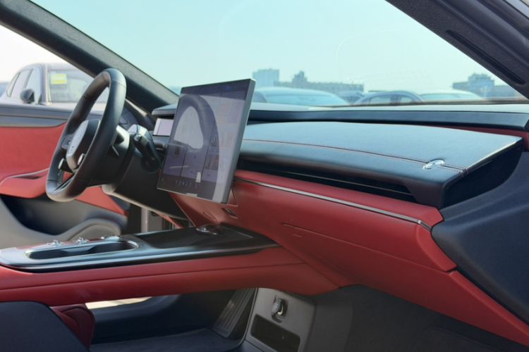 Used Xiaomi Auto SU7 2024 Rear-Drive Long-Range Intelligent Driving Version Interior 4