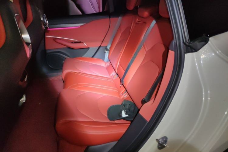 Used Xiaomi Auto SU7 2024 Rear-Drive Long-Range Intelligent Driving Version Interior 4