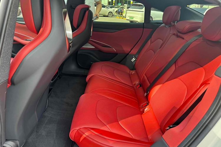 Used Xiaomi Auto SU7 2024 Rear-Drive Long-Range Intelligent Driving Version Interior 4