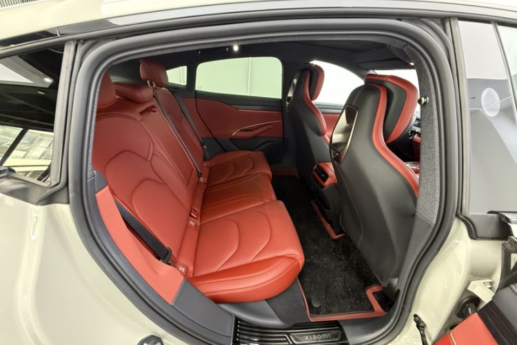 Used Xiaomi Auto SU7 2024 Rear-Drive Long-Range Intelligent Driving Version Interior 4