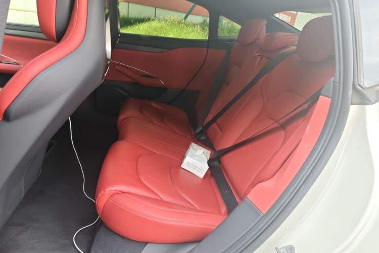 Used Xiaomi Auto SU7 2024 Rear-Drive Long-Range Intelligent Driving Version Interior 4