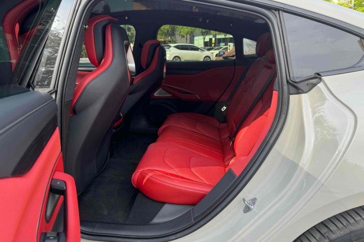 Used Xiaomi Auto SU7 2024 Rear-Drive Long-Range Intelligent Driving Version Interior 6
