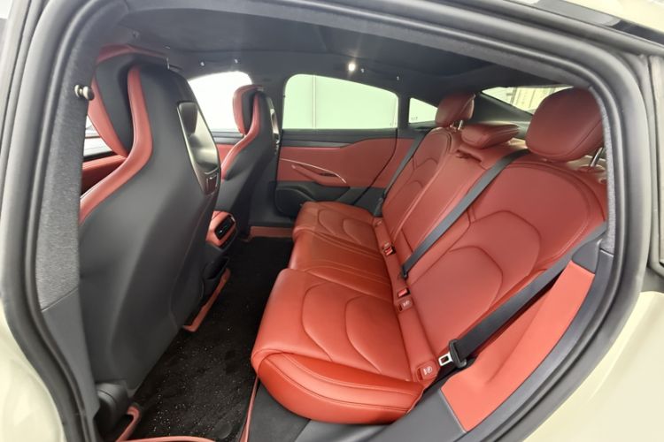 Used Xiaomi Auto SU7 2024 Rear-Drive Long-Range Intelligent Driving Version Interior 6