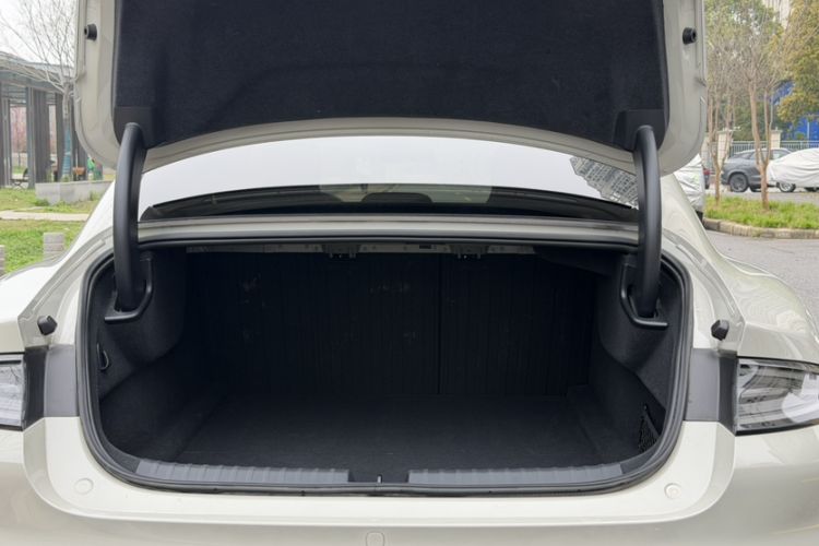 Used Xiaomi Auto SU7 2024 Rear-Drive Ultra-Long Range Advanced Pro-Level Intelligent Driving Version Interior 6