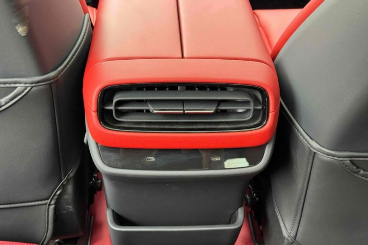 Used Xiaomi Auto SU7 2024 Rear-Drive Long-Range Intelligent Driving Version Interior 8