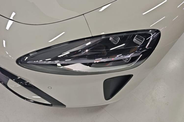 Used Xiaomi Auto SU7 2024 Four-Wheel Drive Ultra-Long Range Advanced Intelligent Driving Max Edition Left Front Headlight
