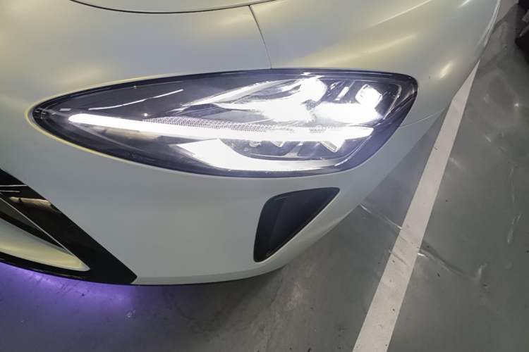 Used Xiaomi Auto SU7 2024 Rear-Drive Ultra-Long Range Advanced Pro-Level Intelligent Driving Version Left Front Headlight