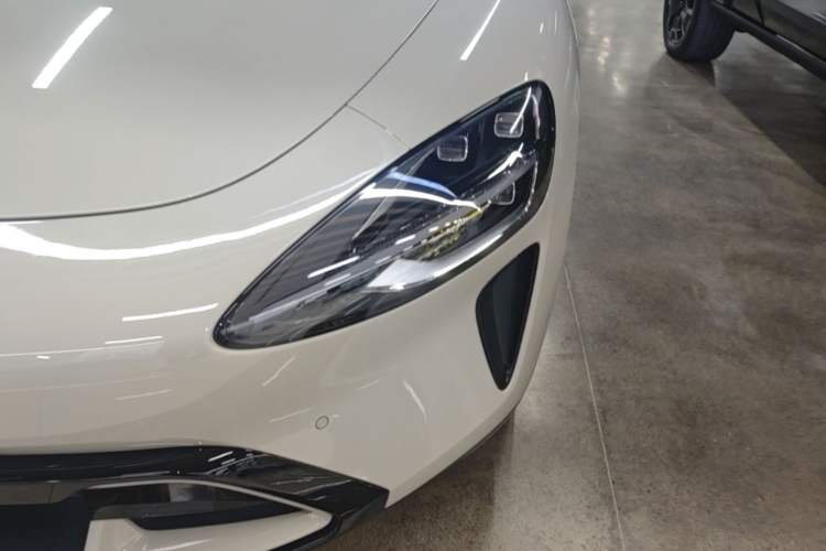 Used Xiaomi Auto SU7 2024 Four-Wheel Drive Ultra-Long Range Advanced Intelligent Driving Max Edition Left Front Headlight