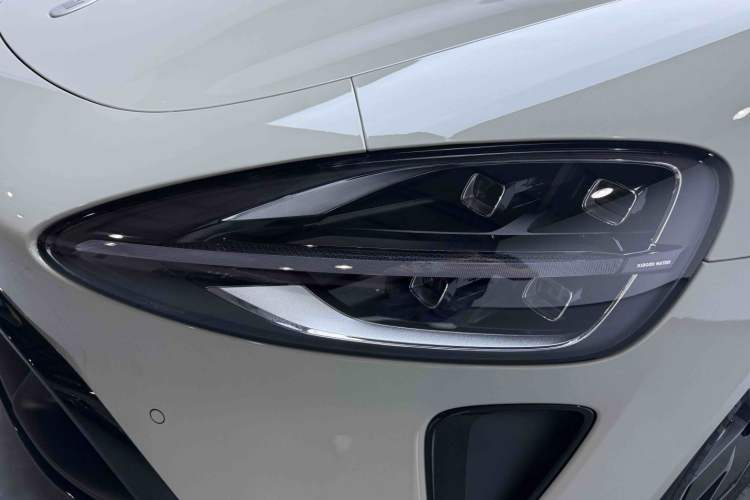 Used Xiaomi Auto SU7 2024 Rear-Drive Long-Range Intelligent Driving Version Left Front Headlight