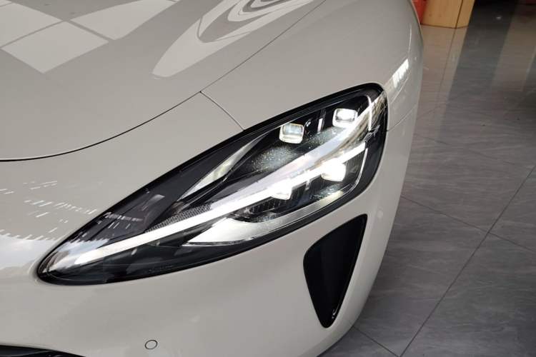 Used Xiaomi Auto SU7 2024 Four-Wheel Drive Ultra-Long Range Advanced Intelligent Driving Max Edition Left Front Headlight