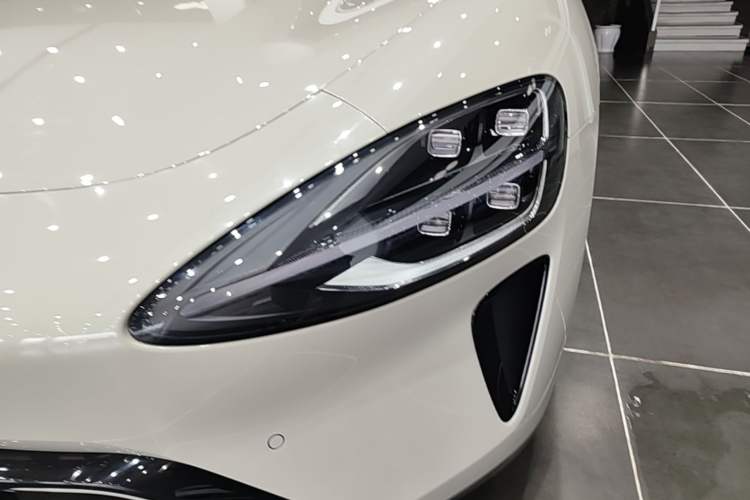 Used Xiaomi Auto SU7 2024 Four-Wheel Drive Ultra-Long Range Advanced Intelligent Driving Max Edition Left Front Headlight