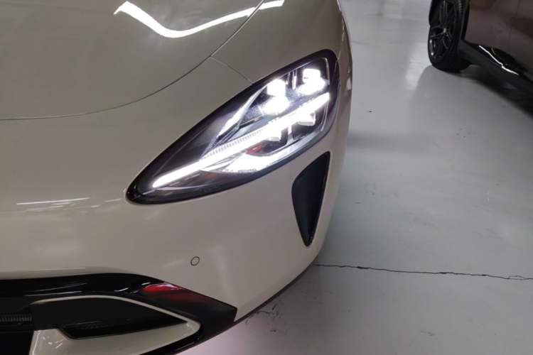Used Xiaomi Auto SU7 2024 Four-Wheel Drive Ultra-Long Range Advanced Intelligent Driving Max Edition Left Front Headlight
