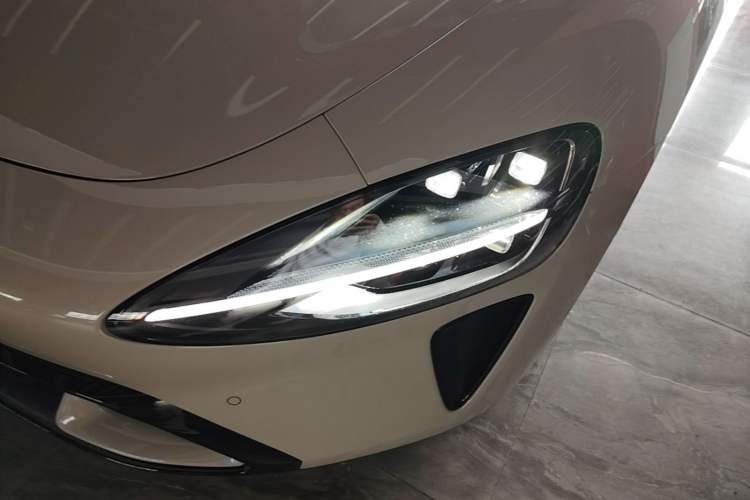 Used Xiaomi Auto SU7 2024 Rear-Drive Long-Range Intelligent Driving Version Left Front Headlight