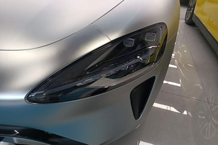 Used Xiaomi Auto SU7 2024 Four-Wheel Drive Ultra-Long Range Advanced Intelligent Driving Max Edition Left Front Headlight