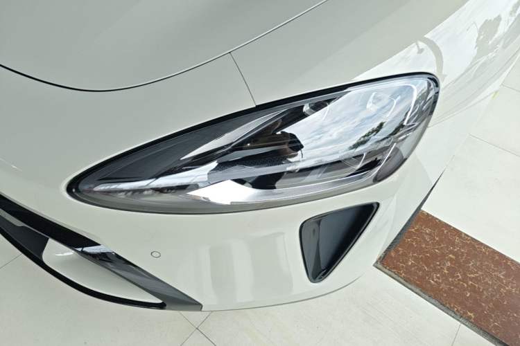 Used Xiaomi Auto SU7 2024 Four-Wheel Drive Ultra-Long Range Advanced Intelligent Driving Max Edition Left Front Headlight