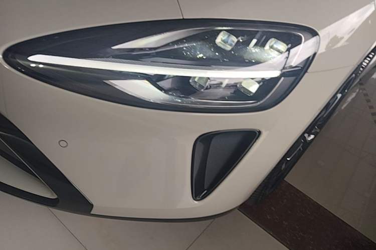 Used Xiaomi Auto SU7 2024 Four-Wheel Drive Ultra-Long Range Advanced Intelligent Driving Max Edition Left Front Headlight