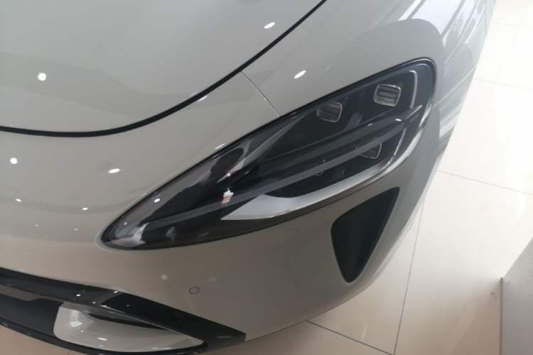 Used Xiaomi Auto SU7 2024 Rear-Drive Long-Range Intelligent Driving Version Left Front Headlight