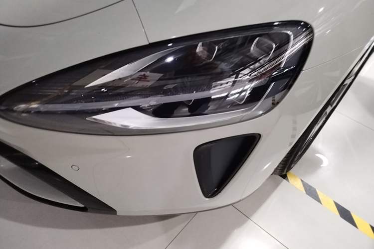 Used Xiaomi Auto SU7 2024 Rear-Drive Long-Range Intelligent Driving Version Left Front Headlight