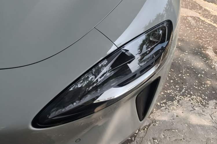 Used Xiaomi Auto SU7 2024 Rear-Drive Ultra-Long Range Advanced Pro-Level Intelligent Driving Version Left Front Headlight