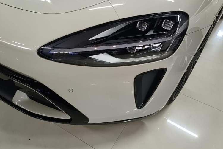 Used Xiaomi Auto SU7 2024 Four-Wheel Drive Ultra-Long Range Advanced Intelligent Driving Max Edition Left Front Headlight