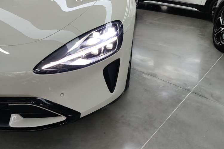 Used Xiaomi Auto SU7 2024 Rear-Drive Ultra-Long Range Advanced Pro-Level Intelligent Driving Version Left Front Headlight