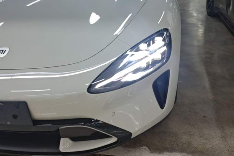 Used Xiaomi Auto SU7 2024 Rear-Drive Ultra-Long Range Advanced Pro-Level Intelligent Driving Version Left Front Headlight