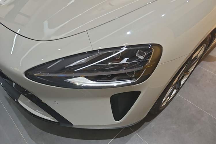 Used Xiaomi Auto SU7 2024 Rear-Drive Long-Range Intelligent Driving Version Left Front Headlight