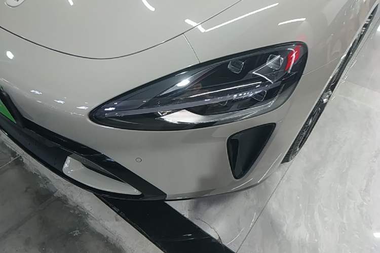 Used Xiaomi Auto SU7 2024 Four-Wheel Drive Ultra-Long Range Advanced Intelligent Driving Max Edition Left Front Headlight