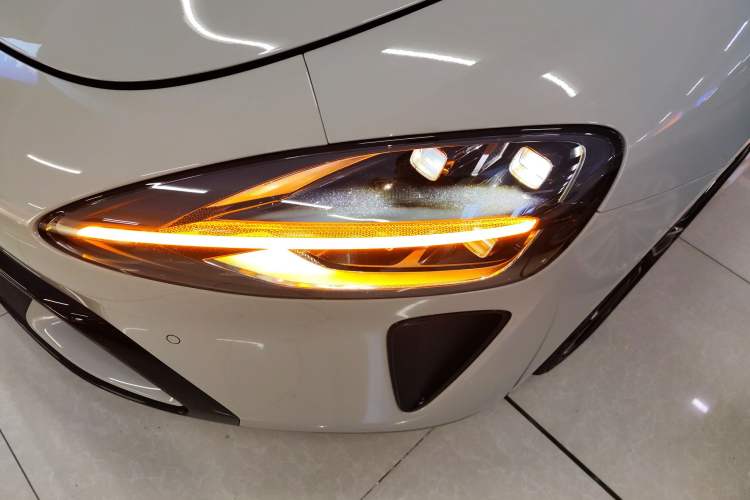 Used Xiaomi Auto SU7 2024 Rear-Drive Ultra-Long Range Advanced Pro-Level Intelligent Driving Version Left Front Headlight