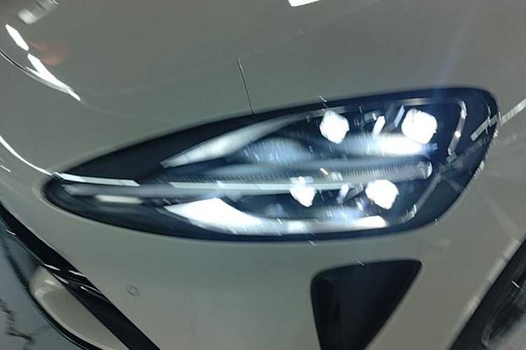 Used Xiaomi Auto SU7 2024 Four-Wheel Drive Ultra-Long Range Advanced Intelligent Driving Max Edition Left Front Headlight