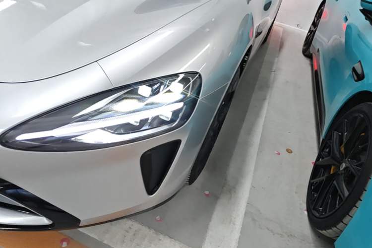 Used Xiaomi Auto SU7 2024 Four-Wheel Drive Ultra-Long Range Advanced Intelligent Driving Max Edition Left Front Headlight