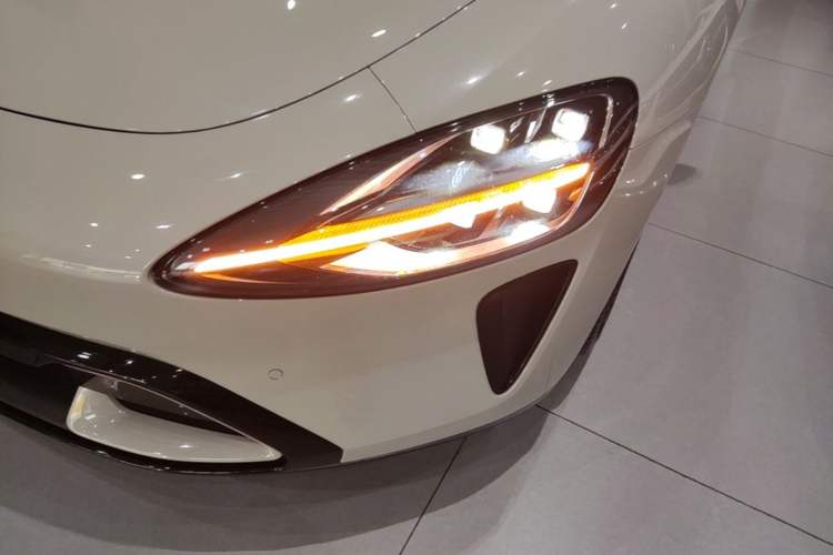 Used Xiaomi Auto SU7 2024 Rear-Drive Long-Range Intelligent Driving Version Left Front Headlight