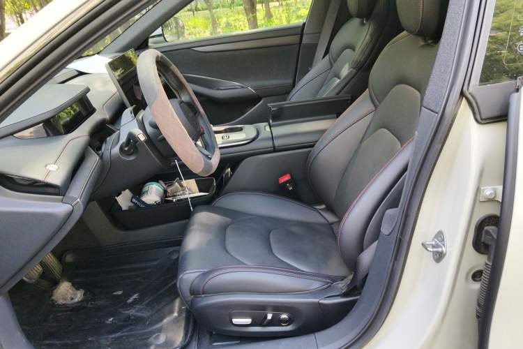 Used Xiaomi Auto SU7 2024 Rear-Drive Ultra-Long Range Advanced Pro-Level Intelligent Driving Version Left Front Seat