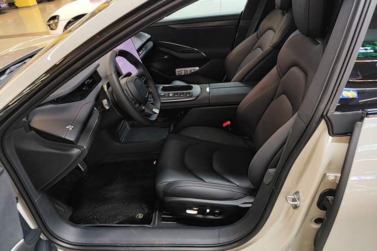 Used Xiaomi Auto SU7 2024 Four-Wheel Drive Ultra-Long Range Advanced Intelligent Driving Max Edition Left Front Seat