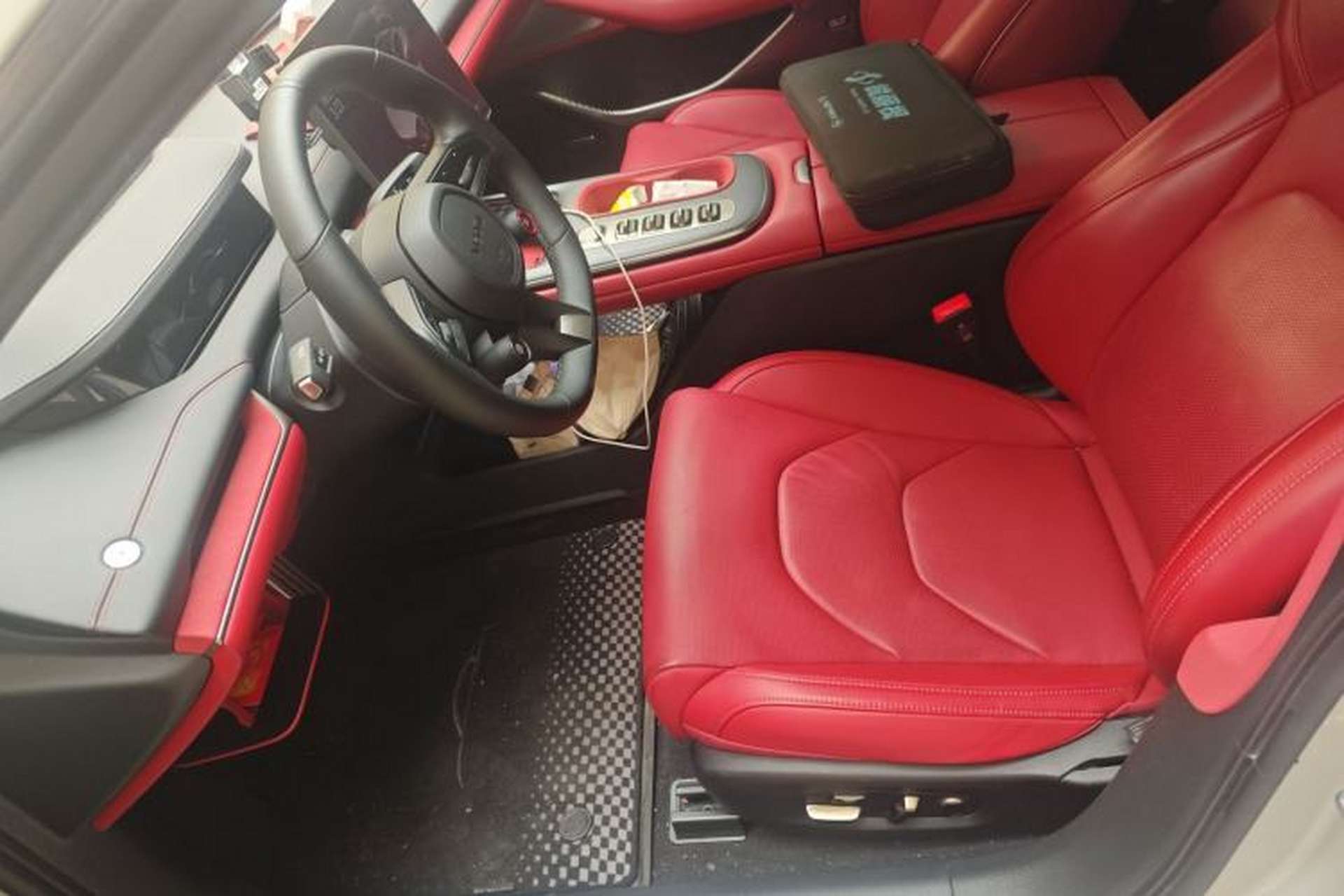 Used Xiaomi Auto SU7 2024 Four-Wheel Drive Ultra-Long Range Advanced Intelligent Driving Max Edition Left Front Seat