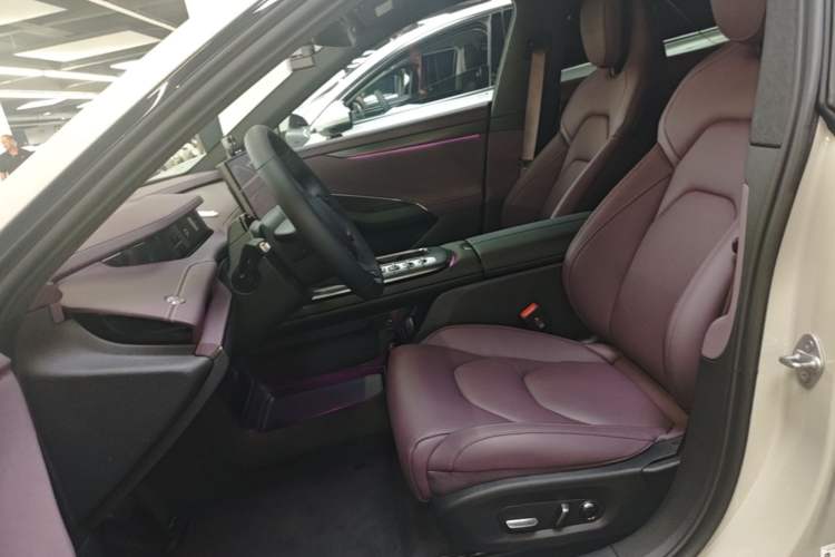 Used Xiaomi Auto SU7 2024 Rear-Drive Ultra-Long Range Advanced Pro-Level Intelligent Driving Version Left Front Seat